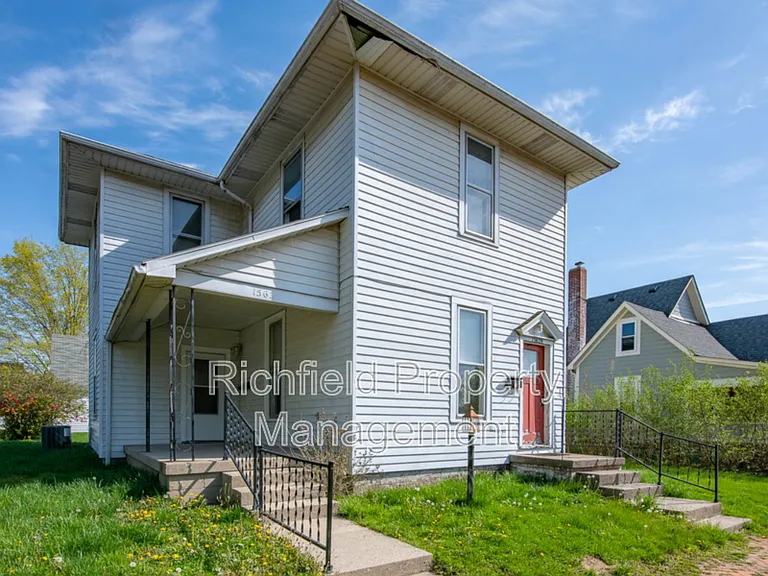 1562 Clinton St — Photo 3