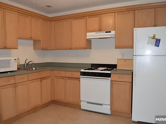 3rd image of 77 McKinley Ave