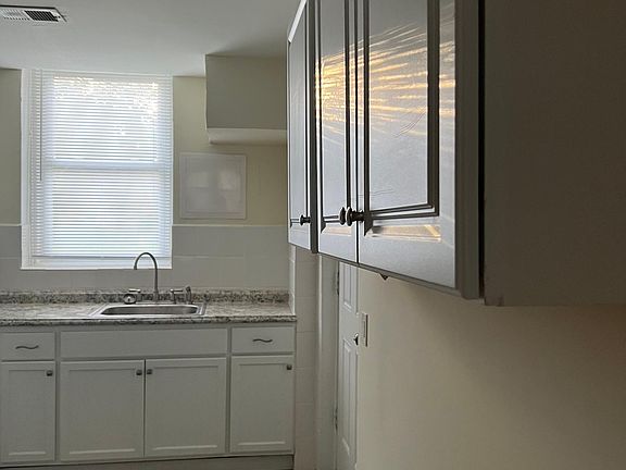 5th image of 5754 N Jersey Ave #Bs