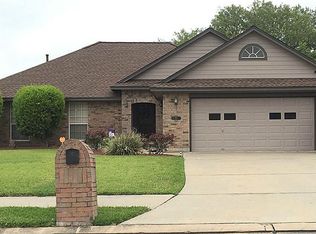 53 Michelia Ct, Lake Jackson, TX 77566