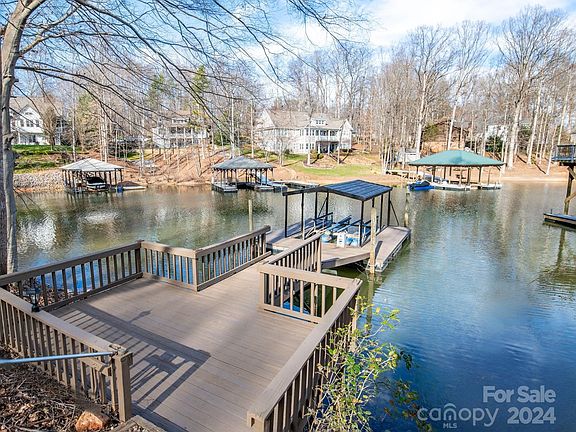 2nd image of 7941 Woodhill Cove Ln