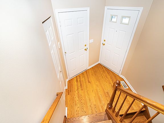 3rd image of 3817 N Milwaukee Ave Unit B