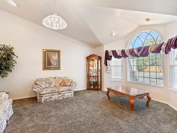 3rd image of 1637 W Bethany Hills Cv