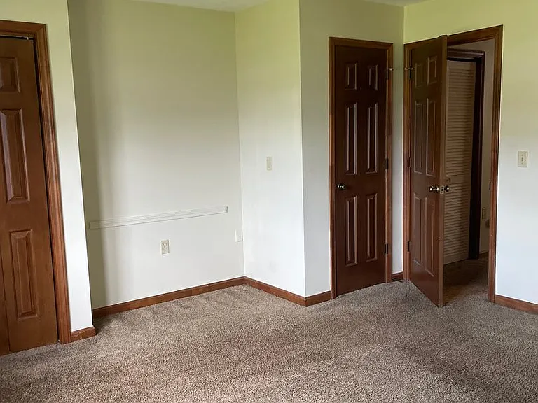 200 Maple Ave — Photo 22