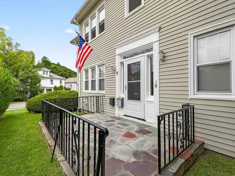 3 Merritt Ave #2