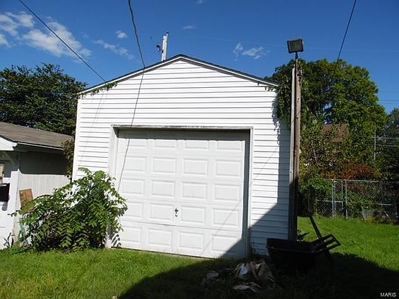 3rd image of 830 Hale Ave