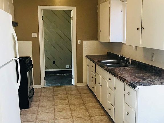 2nd image of 3018 48th St