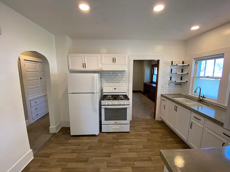 324 Paine Ave — Photo 7