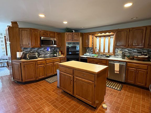 2nd image of 359 Mishawum Rd