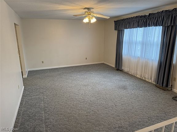 3rd image of 46 Oak Cir