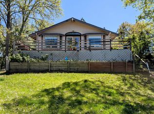2033 Robertson Bridge Rd, Grants Pass, OR 97526
