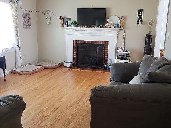 2nd image of 137 Laurel Dr