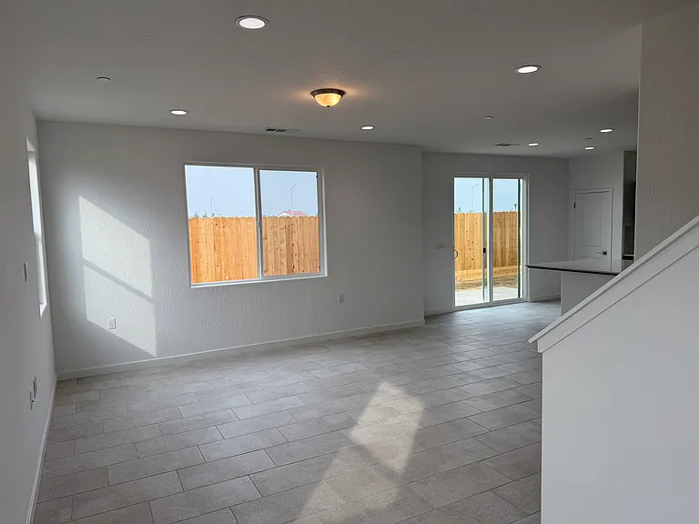 2858 E Tierra Dr — Photo 4