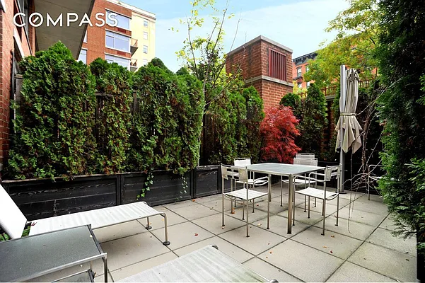 Rented by Compass | media 9