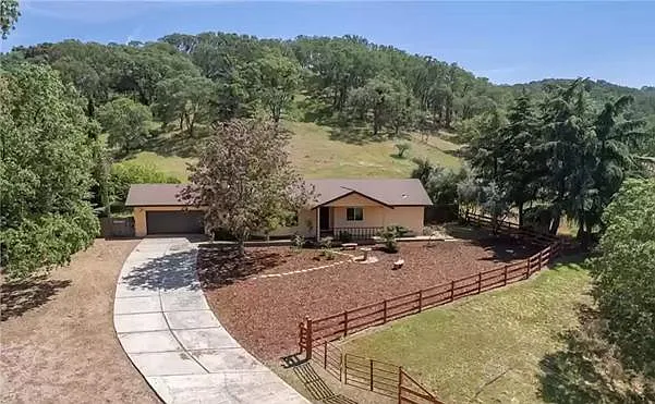 10205 Morro Rd — Photo 1