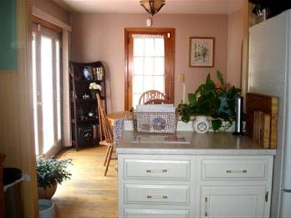4th image of 15 Brighton St