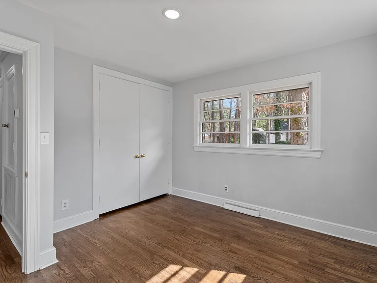 829 Burton St — Photo 9