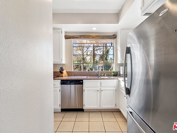 3rd image of 852 N Poinsettia Pl APT 1