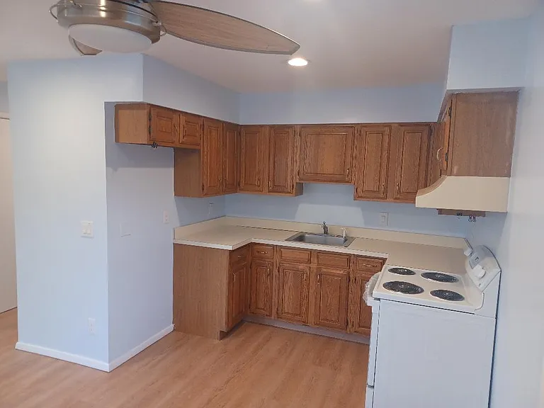 162 Franklin Ave #2 — Photo 4