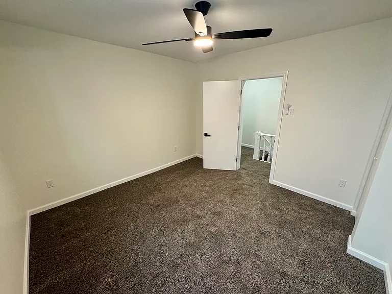 1727 S Canal St — Photo 23