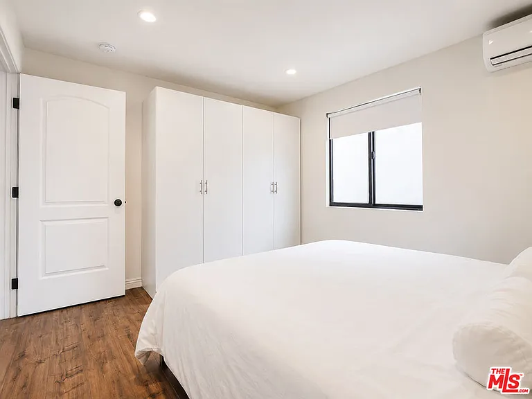 8963 Cadillac Ave — Photo 5