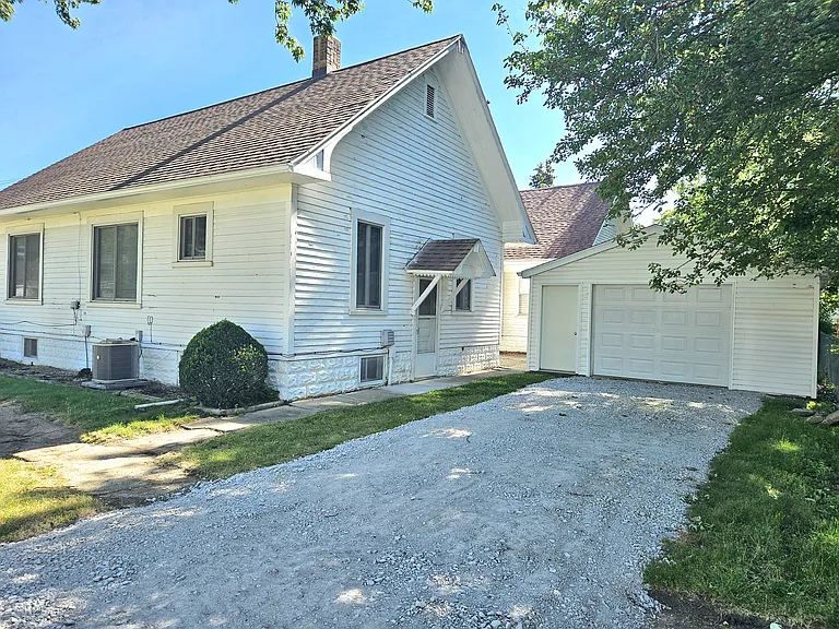 135 W Douglas St — Photo 2