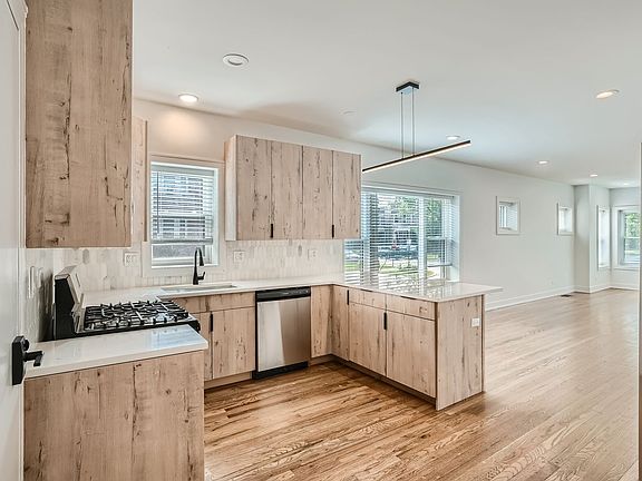 3rd image of 2602 N Springfield Ave #1