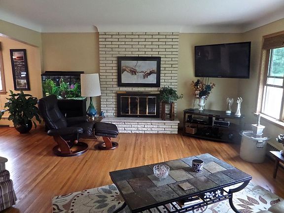 5th image of 2041 Iowa Ave E