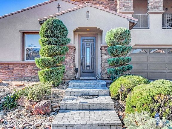 3rd image of 869 Las Palomas Dr