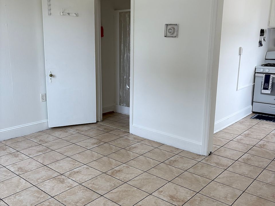 2nd image of 1 N Franklin St