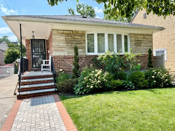 3220 166th St, Flushing, NY 11358