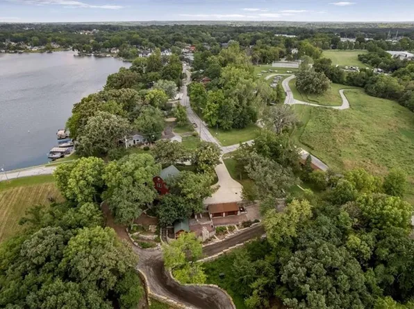 1 Anchor Dr, Lake Tapawingo, MO 64015