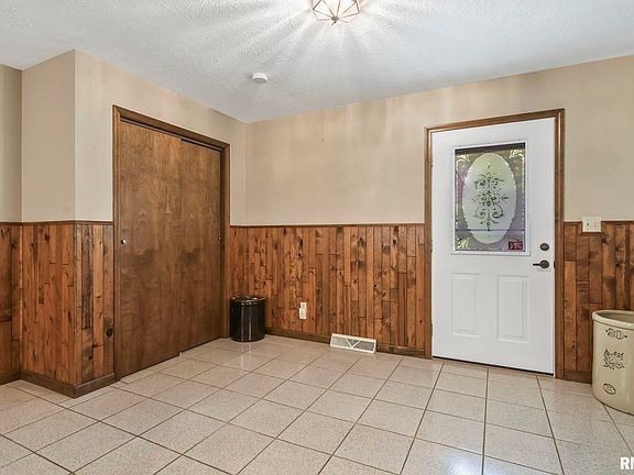 4th image of 5274 Wildwood Ln