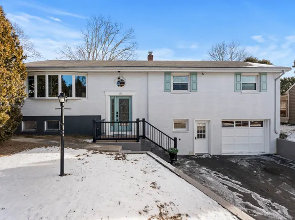 15 Elrin Place, New London, CT 06320