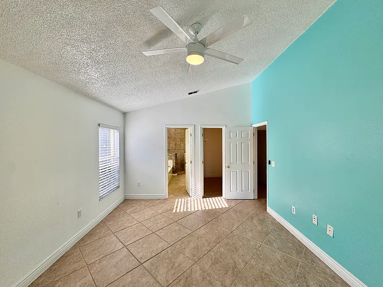 641 Samantha Ln — Photo 18