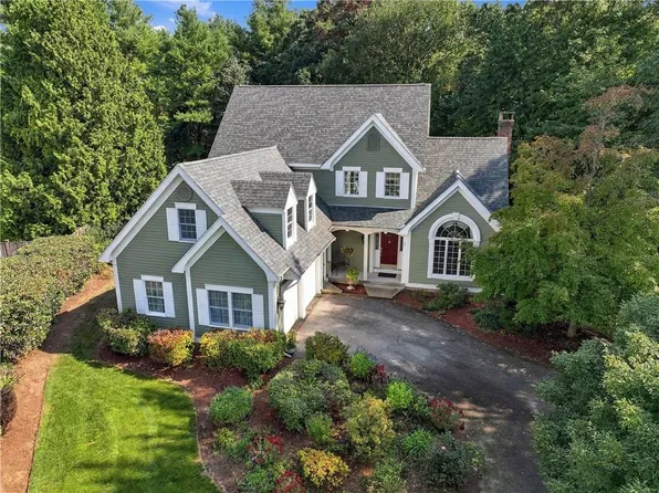 1 Gladding Dr, Cumberland, RI 02864