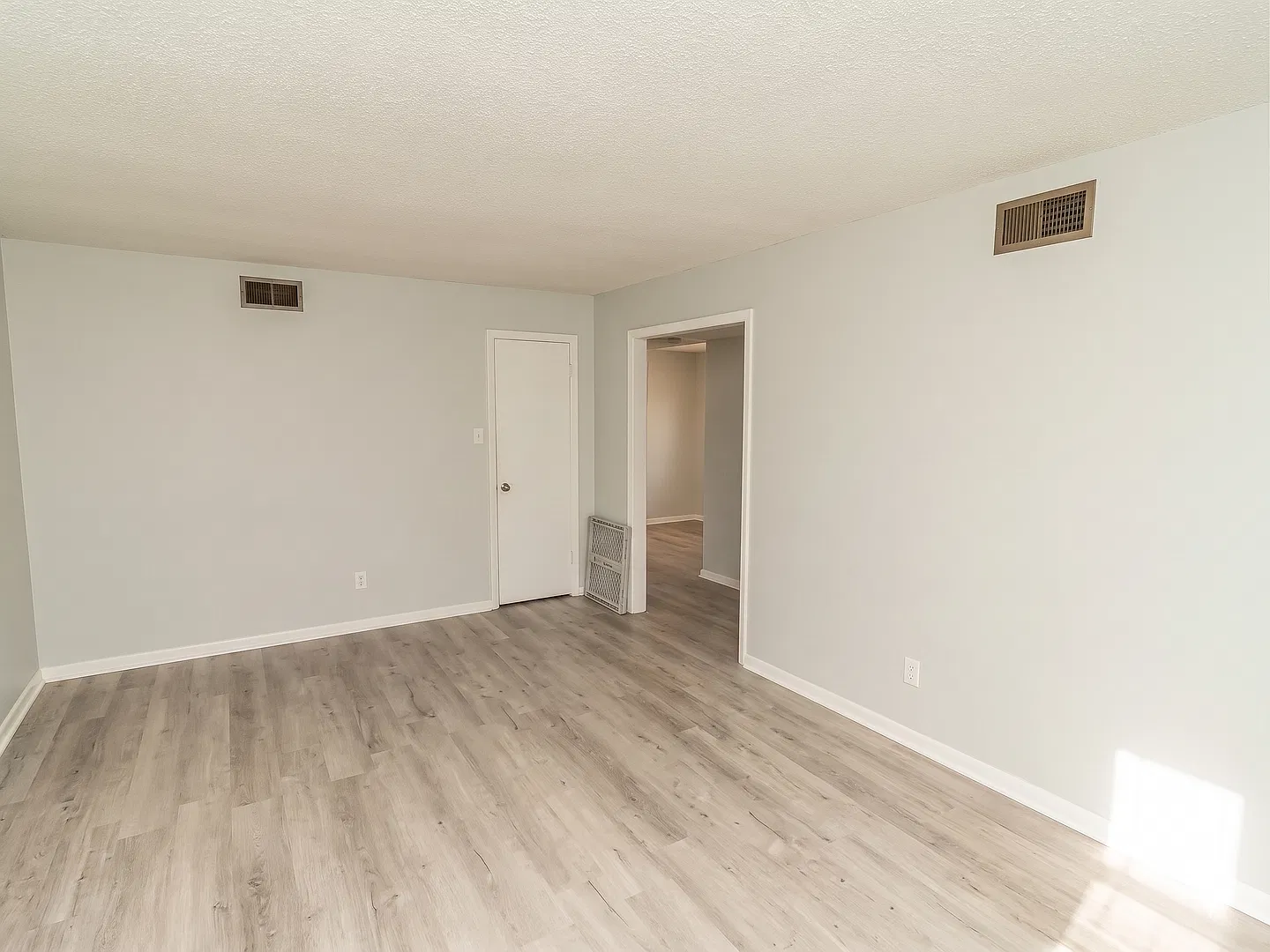 Cute and Cozy 3 Bedroom — Photo 3