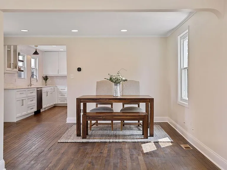314 12th Ave NE — Photo 42