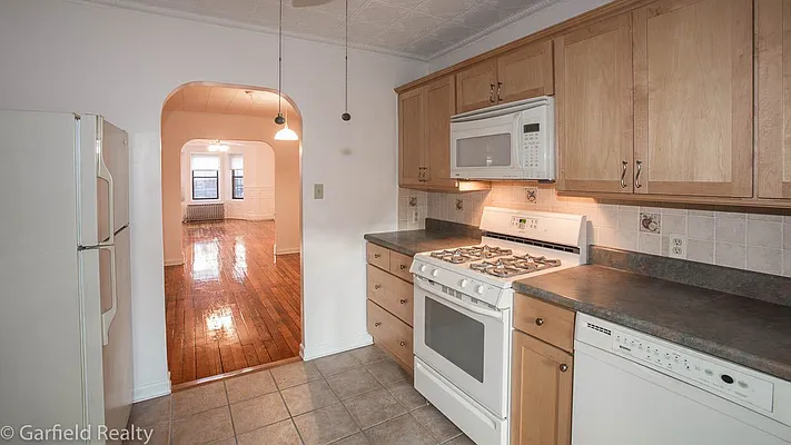 Rented by Garfield Realty  | media 24
