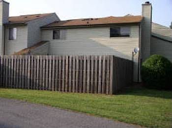 1st image of 1004 Country Ct