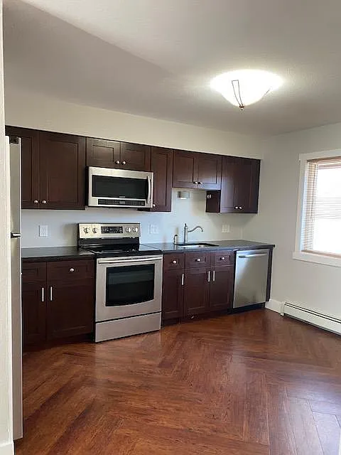 2 bed, 900 sqft, $1,300 — Photo 3