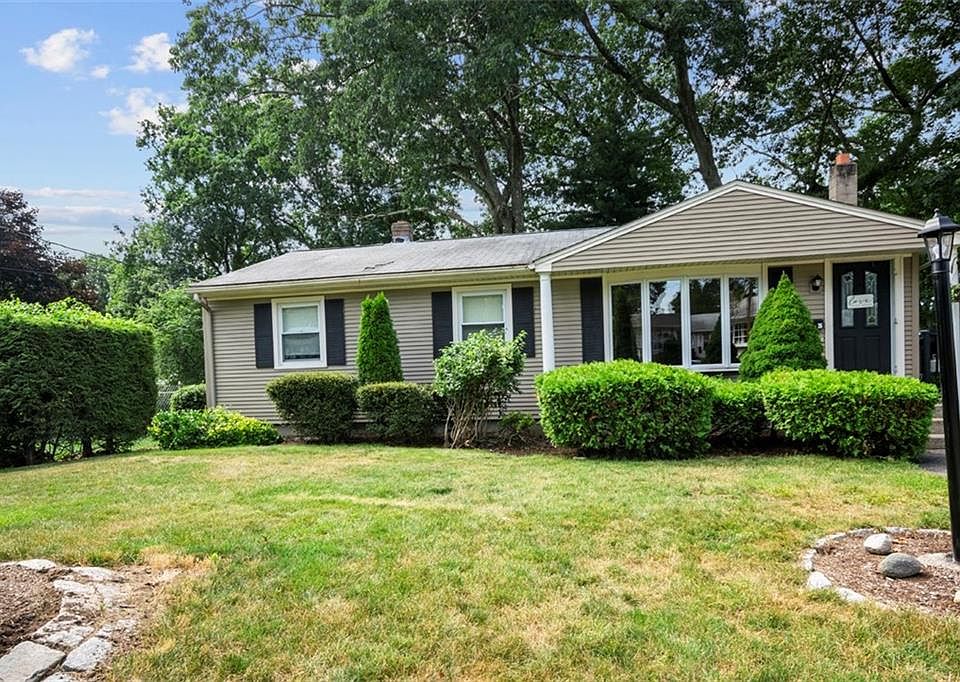 1st image of 26 Oakwood Dr