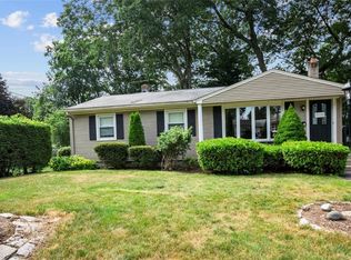 26 Oakwood Dr, Cranston, RI 02920