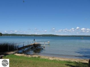 6144 Lakewood Dr, Beulah, MI 49617