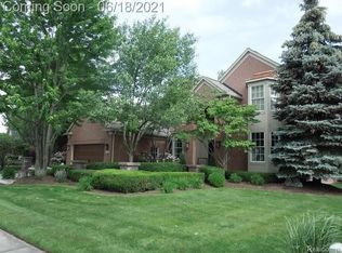 841 Enchantment Dr, Rochester Hills, MI 48307