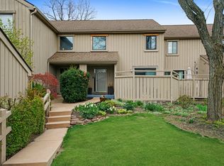 527 Old Barn Rd, Barrington, IL 60010