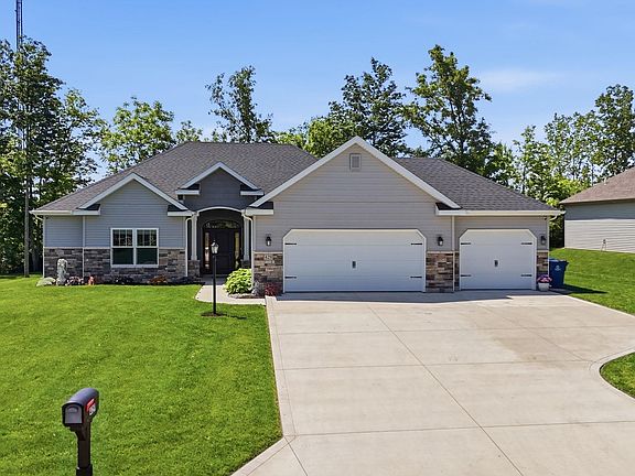 2nd image of 429 Ironwood Ln