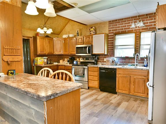3rd image of 1383 Drexel Ave NW