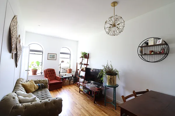 Rented by Nest Seekers International | media 9