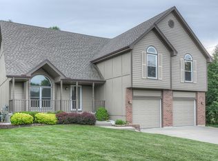 1633 SW Fredrick Dr, Lees Summit, MO 64081